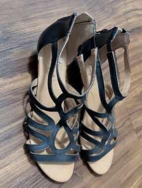 dexflex comfort Black Strappy Open-Toe Heeled Sandals
